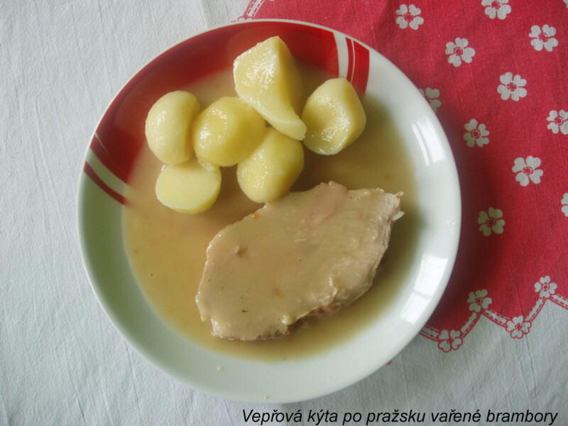 Vepřová kýta po pražsku vařené brambory
